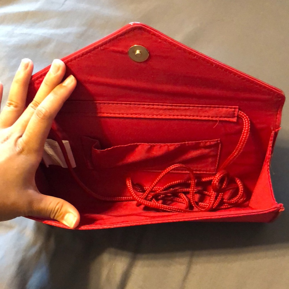Red Clutch - Picture 5 of 6